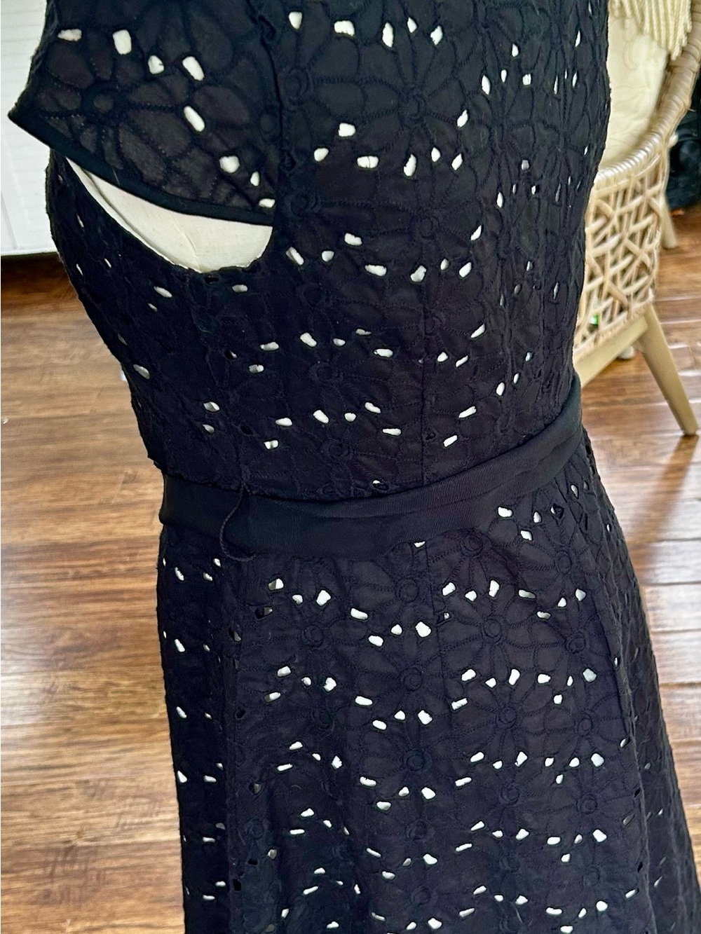 Talbots Black Floral Eyelet Knee Length Dress 4 Petite - Picture 6 of 8